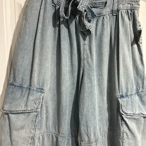 Wide-Leg Blue Denim Jeans - Picture 7 of 10